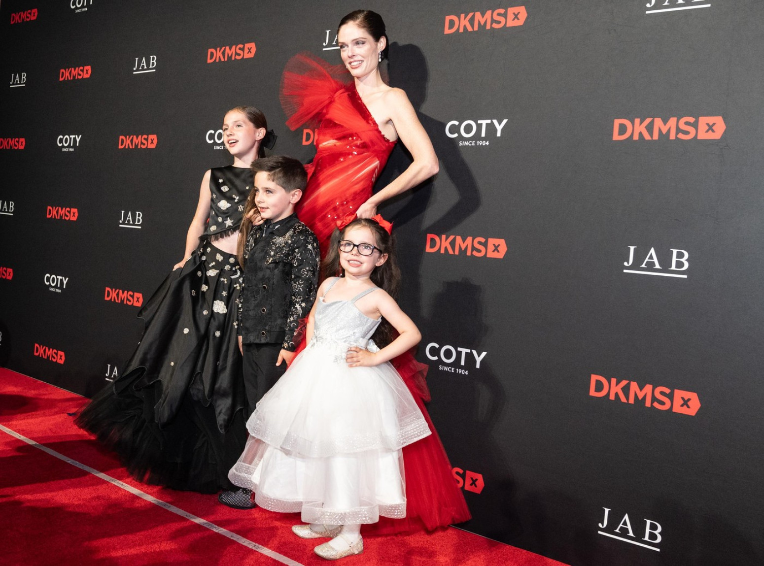 Uvek dramatična, ali nikad dosadna: Ona nije obična manekenka FOTO