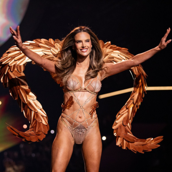 Najvrelija "penzionerka" još je bez konkurencije: Pokazala previše? FOTO/VIDEO