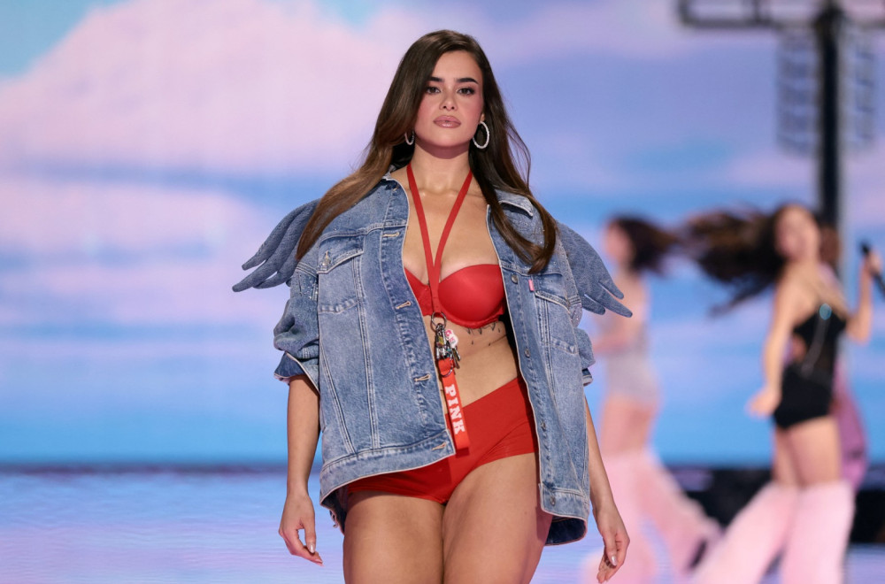 Promenila lični opis, pa "oduvala" na VS reviji: Raskošne obline nikad ne izlaze iz mode FOTO