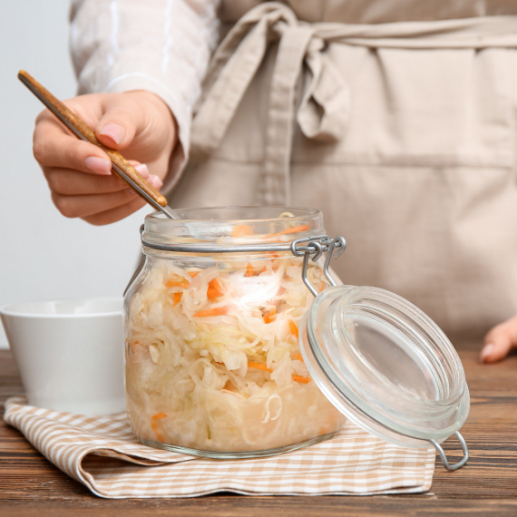 Kako najbrže da ukiselite kupus u tegli?