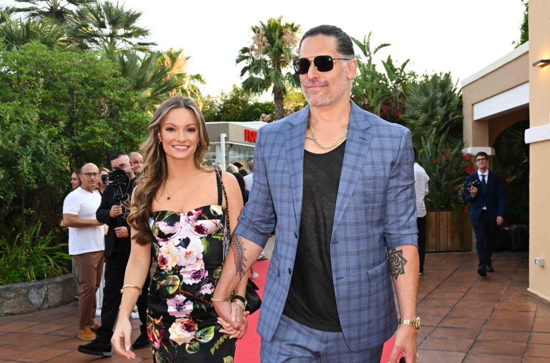 Bivši muž Sofije Vergare zaprosio devojku: "Lud je za njom, želi što pre decu" FOTO