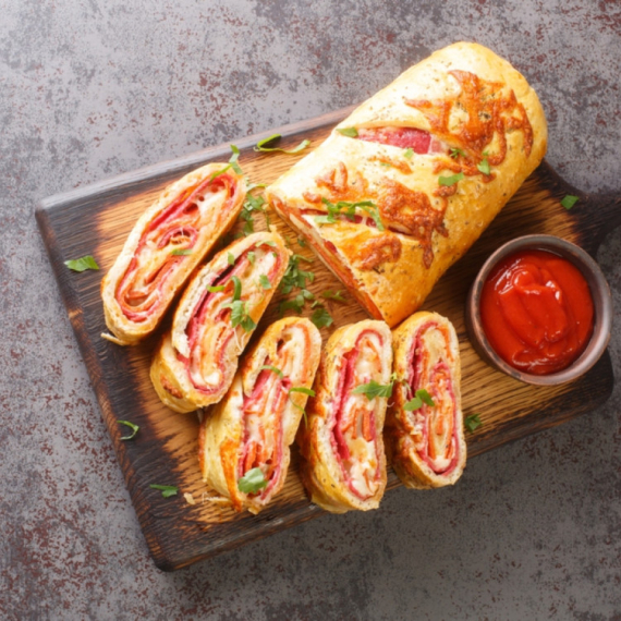 Klasična pica je prošlost: Punjena vekna nestaje sa tanjira za tren oka