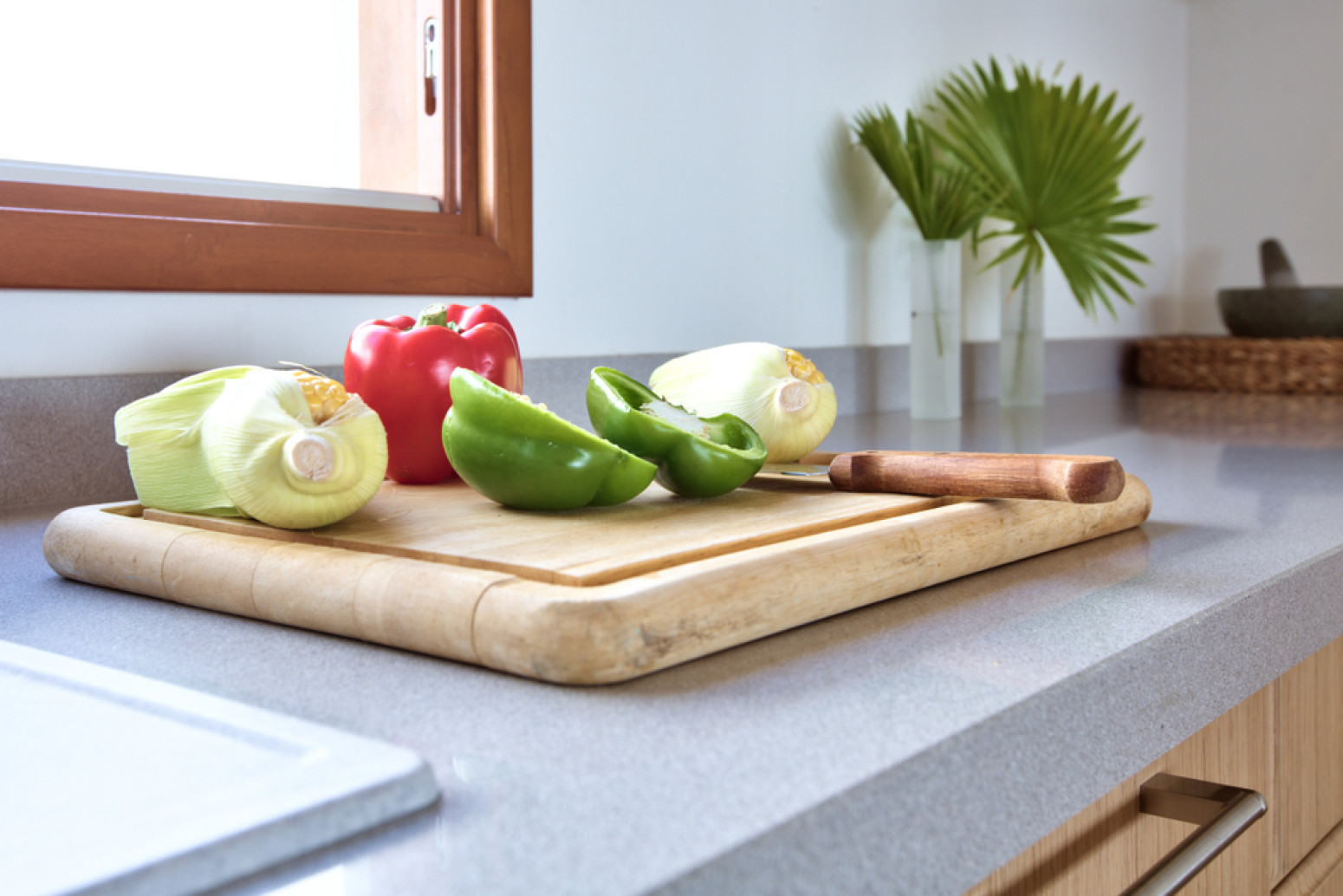 Ubedljivo najprljaviji predmet u kuhinji, a koristite ga svakodnevno: Evo kako da ga očistite