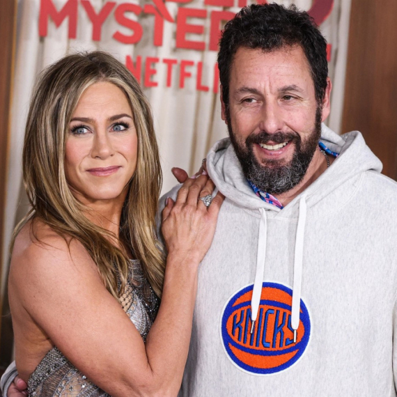 Zašto Adam Sendler svake godine šalje cveće Dženifer Aniston? Razlog je predivan