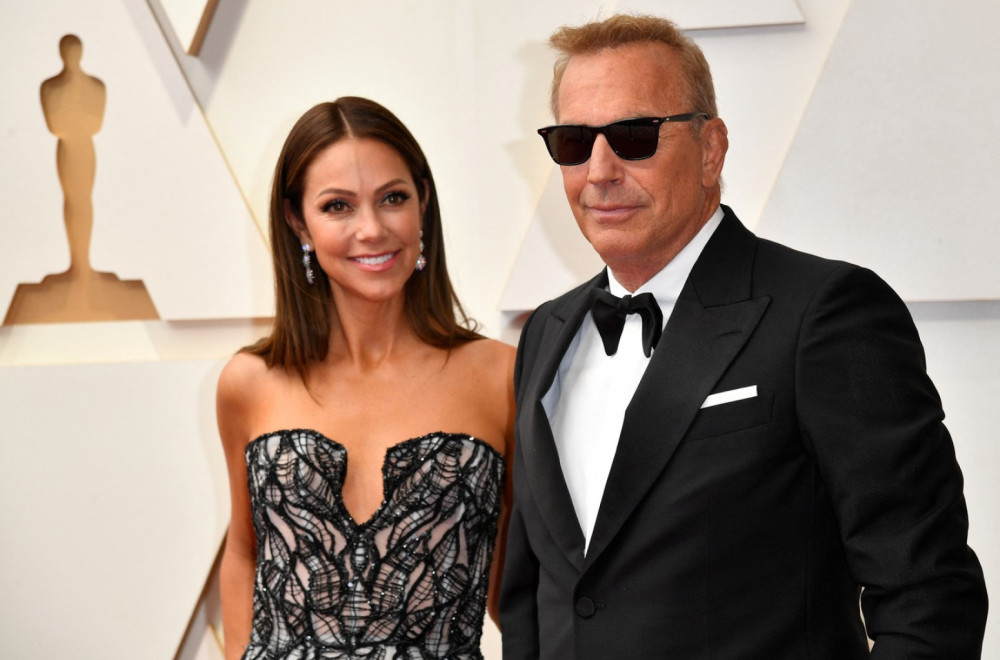 Nakon skandaloznog razvoda od glumca, bivša žena Kevina Kostnera se udala FOTO