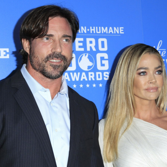 Sud presudio u korist bivšeg supruga: Deniz Ričards mora da plaća 5.000 dolara mesečno