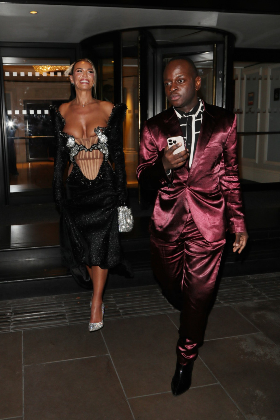 Slavna lepotica ne može da obuzda grudi: Sama i nikad vatrenija FOTO