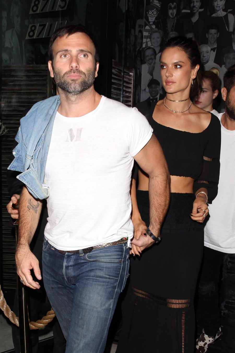 Fatalna manekenka pokazala naslednicu: Lepotica liči na oca FOTO