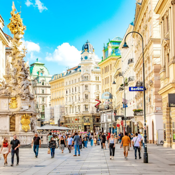 Grad koji Srbi obožavaju podigao cene: Evo koliko vam treba za noćenje