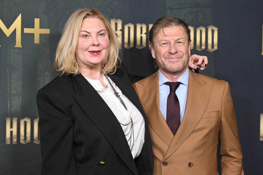 Nemoguće da je mlađa od njega 26 godina: Supruga slavnog glumca na stubu srama FOTO