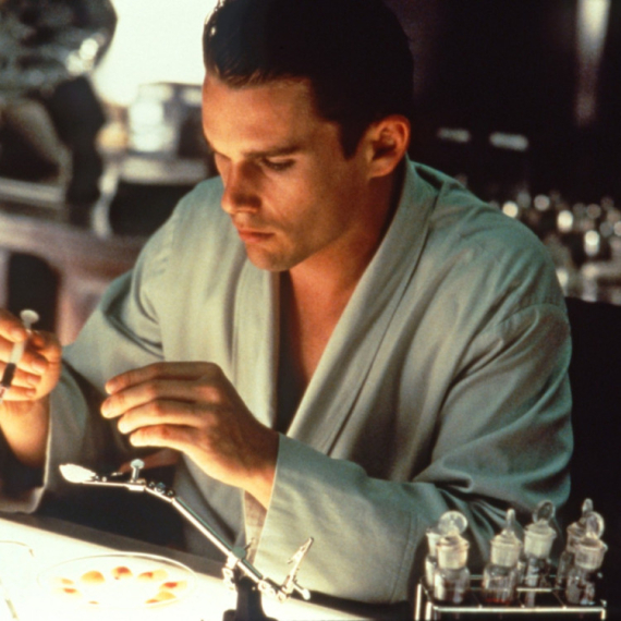 Distopijski film sa Itanom Hokom i Džudom Loom je prošao nezapaženo: Danas se smatra klasikom devedestih