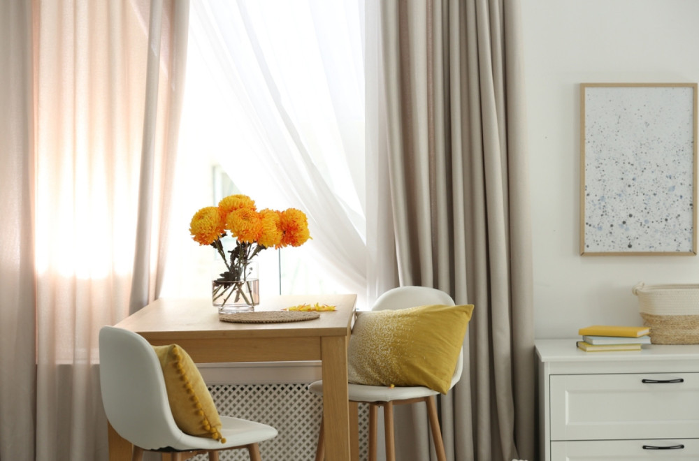 Duge ili kratke zavese – kako odabrati idealne za vaš dom?
