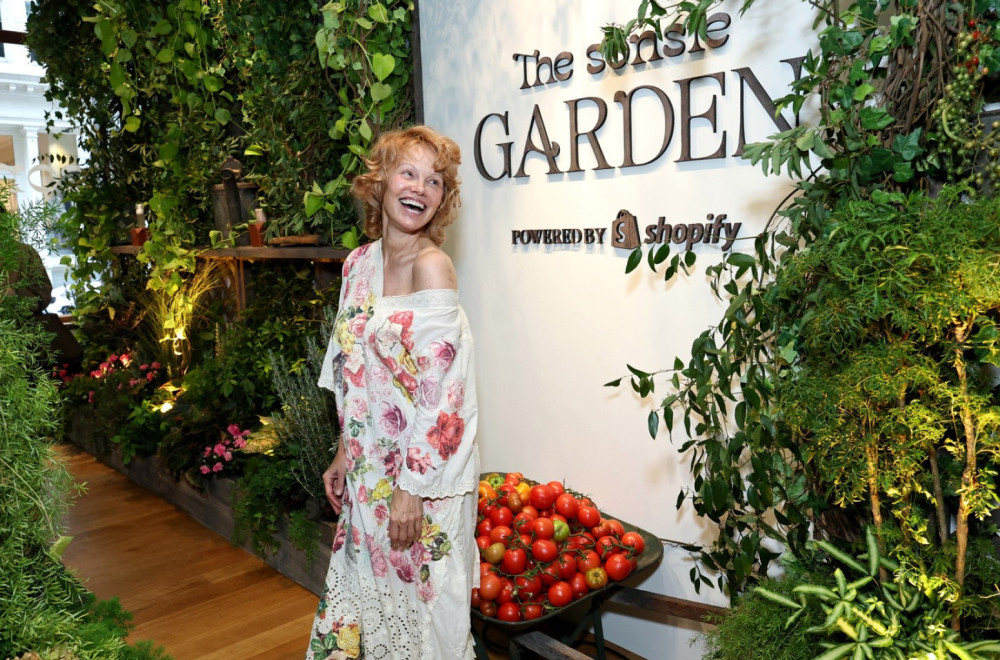 Nije čudo što je ceo svet obožava: Pogledajte kako izgleda bez šminke FOTO