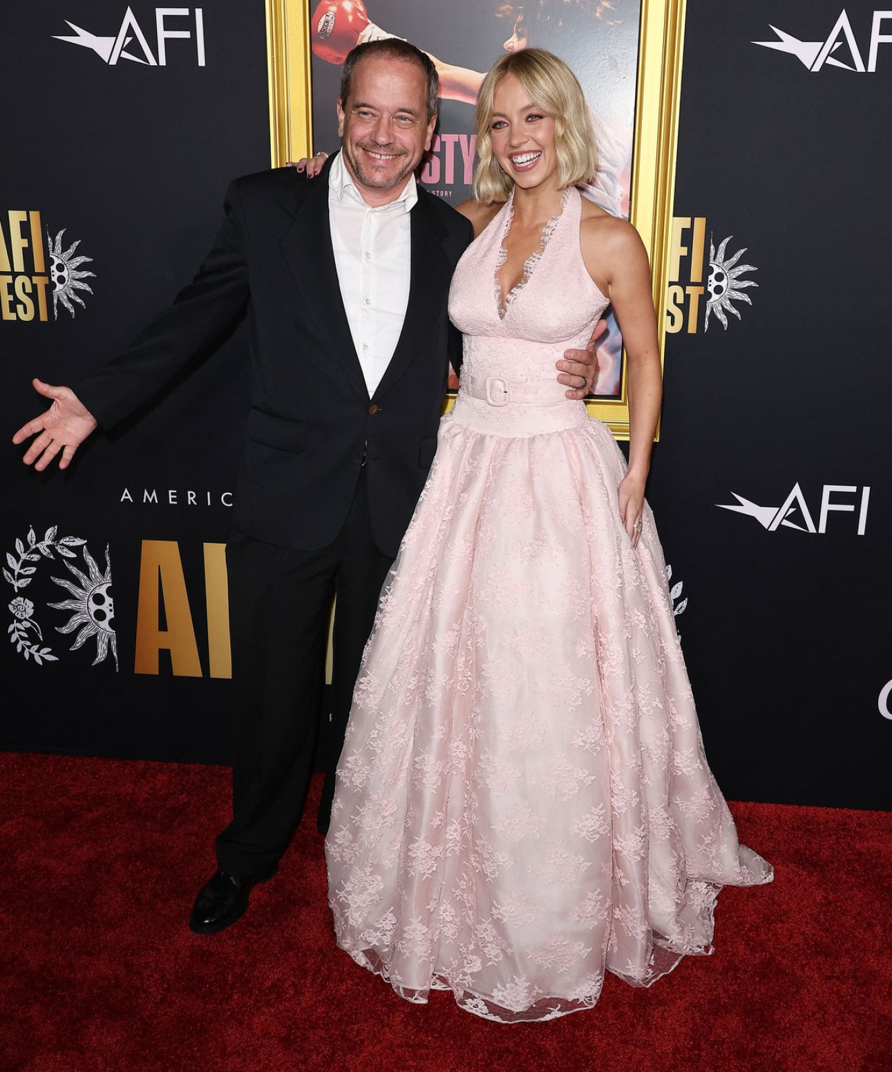 Sidni Svini napravila drastičnu promenu imidža: Grudi više nisu u prvom planu FOTO