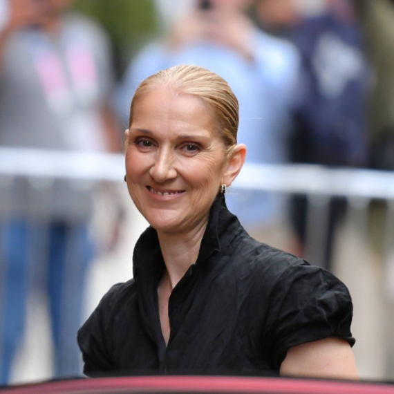 Pariz slavi Selin Dion: Svetlosni šou na Ajfelovoj kuli najavljuje njen povratak FOTO