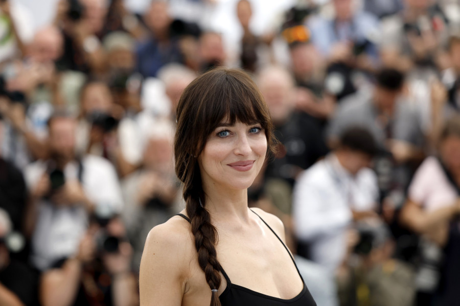 Sa starijim nije mogla, ali sa mlađim – sija od sreće: Jedna od najlepših glumica i zvanično zauzeta? FOTO