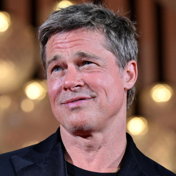 Bred Pit iznenadio novim imidžom: Slavni lepotan može šta god poželi FOTO/VIDEO