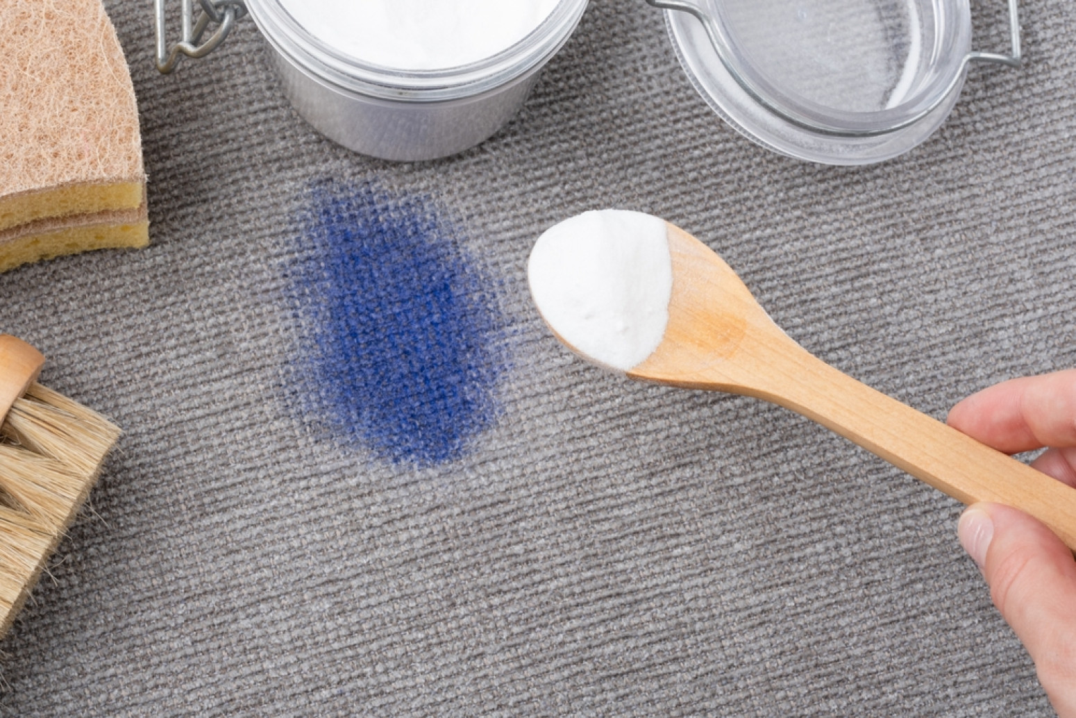 Zaboravite na mrlje i neprijatne mirise: Očistite kauč do savršenstva