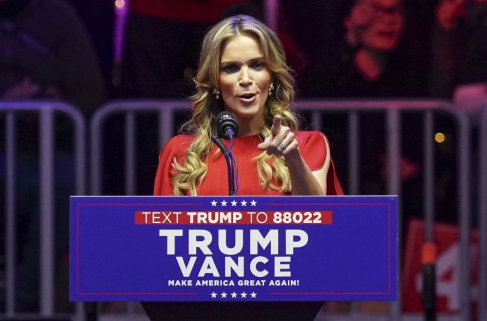 Kontroverzna voditeljka oplela po Sidni Svini: Vide joj se bradavice FOTO/VIDEO