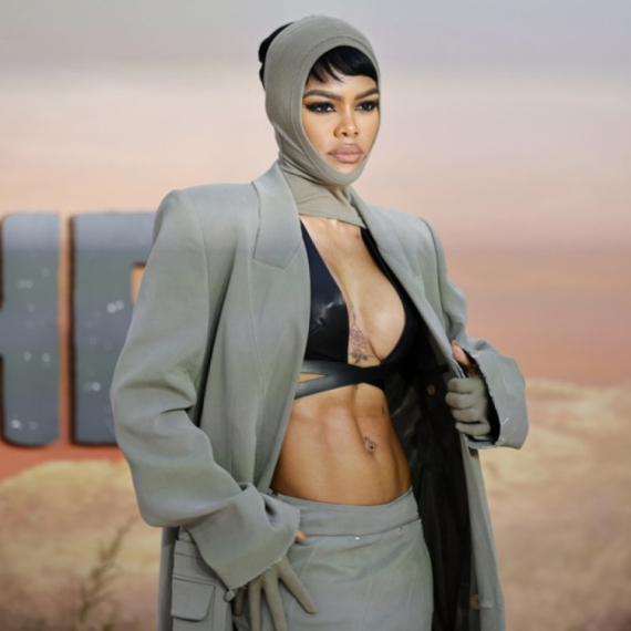 U tangama prošetala crvenim tepihom i jedva prekrila intimne delove tela FOTO/VIDEO