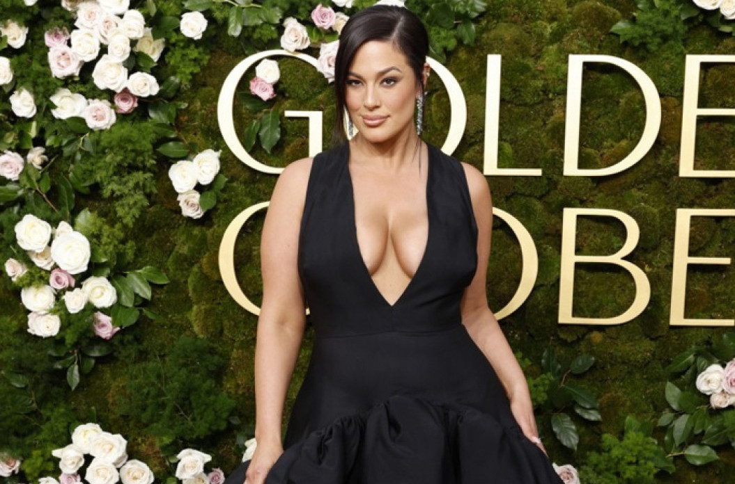 Ima 95 kg i nije je strah da nosi riskantne haljine: A grudi samo što ne ispadnu FOTO