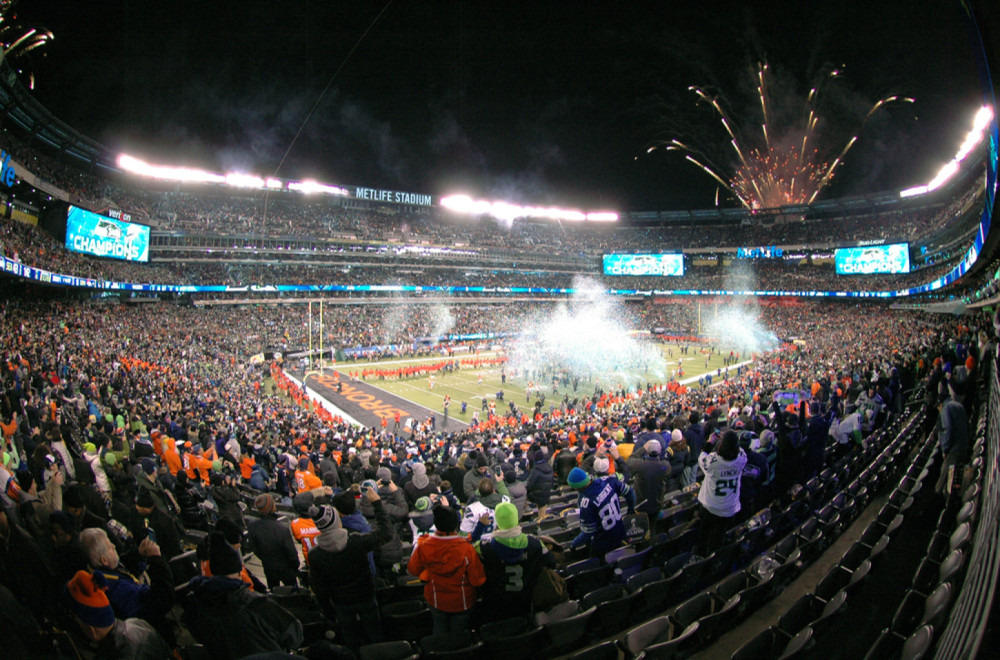 Svi bruje o milijarderki pored fudbalskog terena: Uspešna i misteriozna, ruši sve predrasude VIDEO