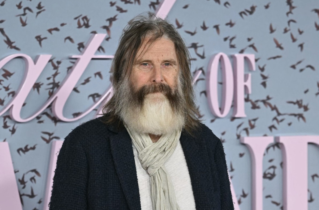 Sakrio se iza duge kose i brade: Slavnog glumca niko nije prepoznao na crvenom tepihu FOTO