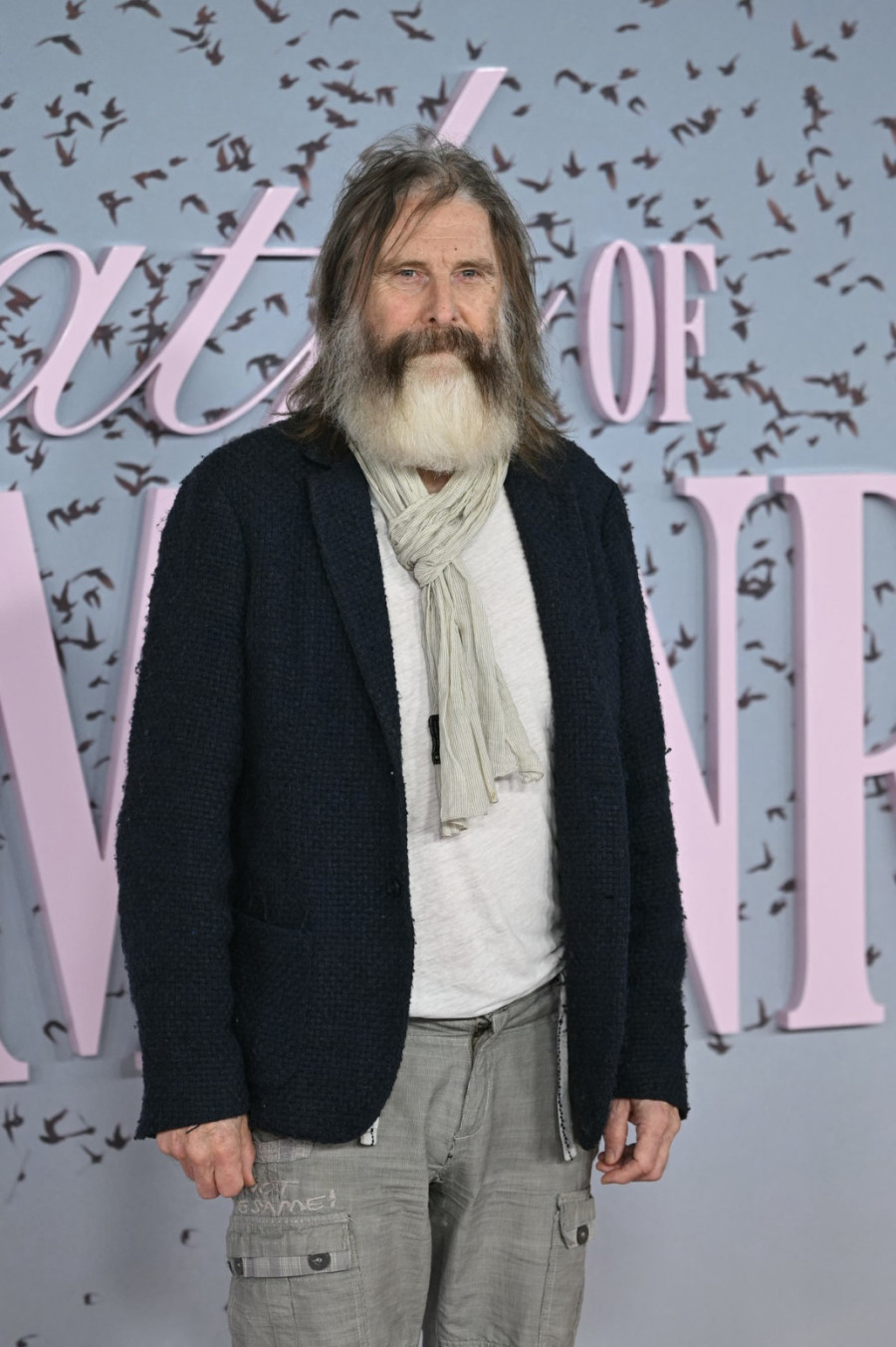 Sakrio se iza duge kose i brade: Slavnog glumca niko nije prepoznao na crvenom tepihu FOTO