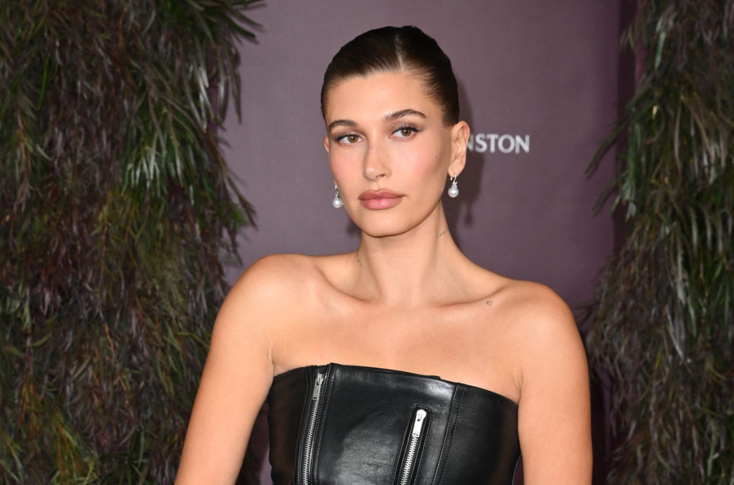 Slavna lepotica maskirala sina i srušila mreže: "Isti tata" FOTO/VIDEO