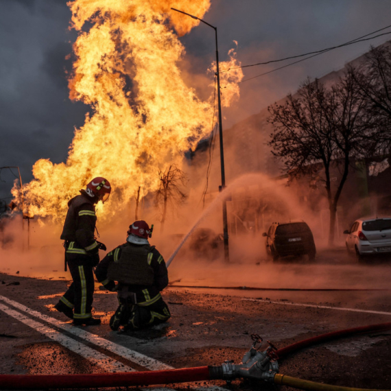 Ukrajina na udaru – Rusi razaraju; Zelenski dobio loše vesti; "Masakr" na frontu FOTO/VIDEO