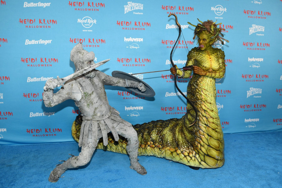 Ne plašite se, ispod maske čudovišta krije se jedna od najlepših žena sveta FOTO