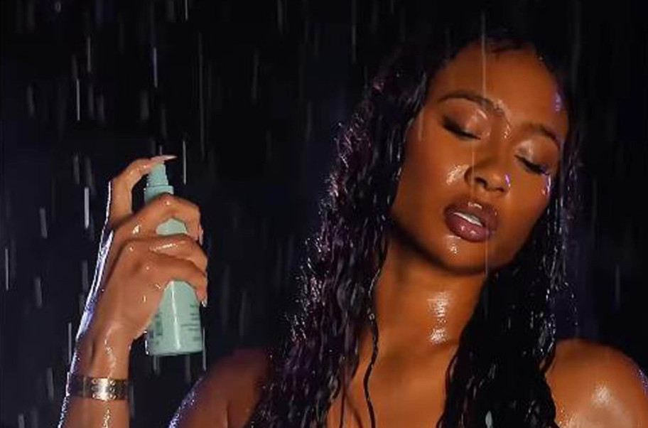 Zagonetna poruka za Tejlor Svift: Bivša devojka Trevisa Kelsija objavila vrele kadrove VIDEO