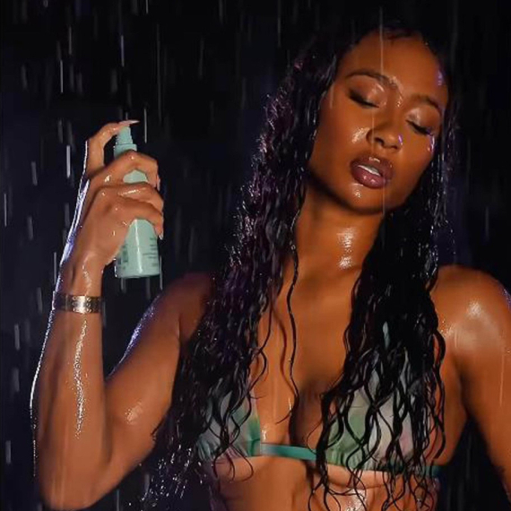 Zagonetna poruka za Tejlor Svift: Bivša devojka Trevisa Kelsija objavila vrele kadrove VIDEO