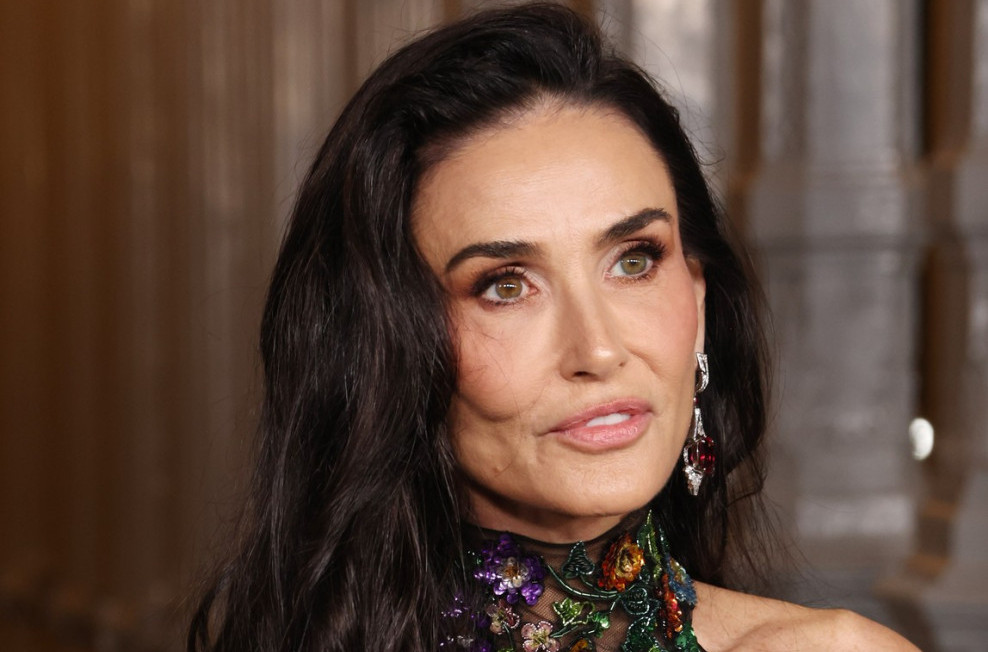 Na njoj samo cveće i kristali: Demi Mur gotovo naga FOTO