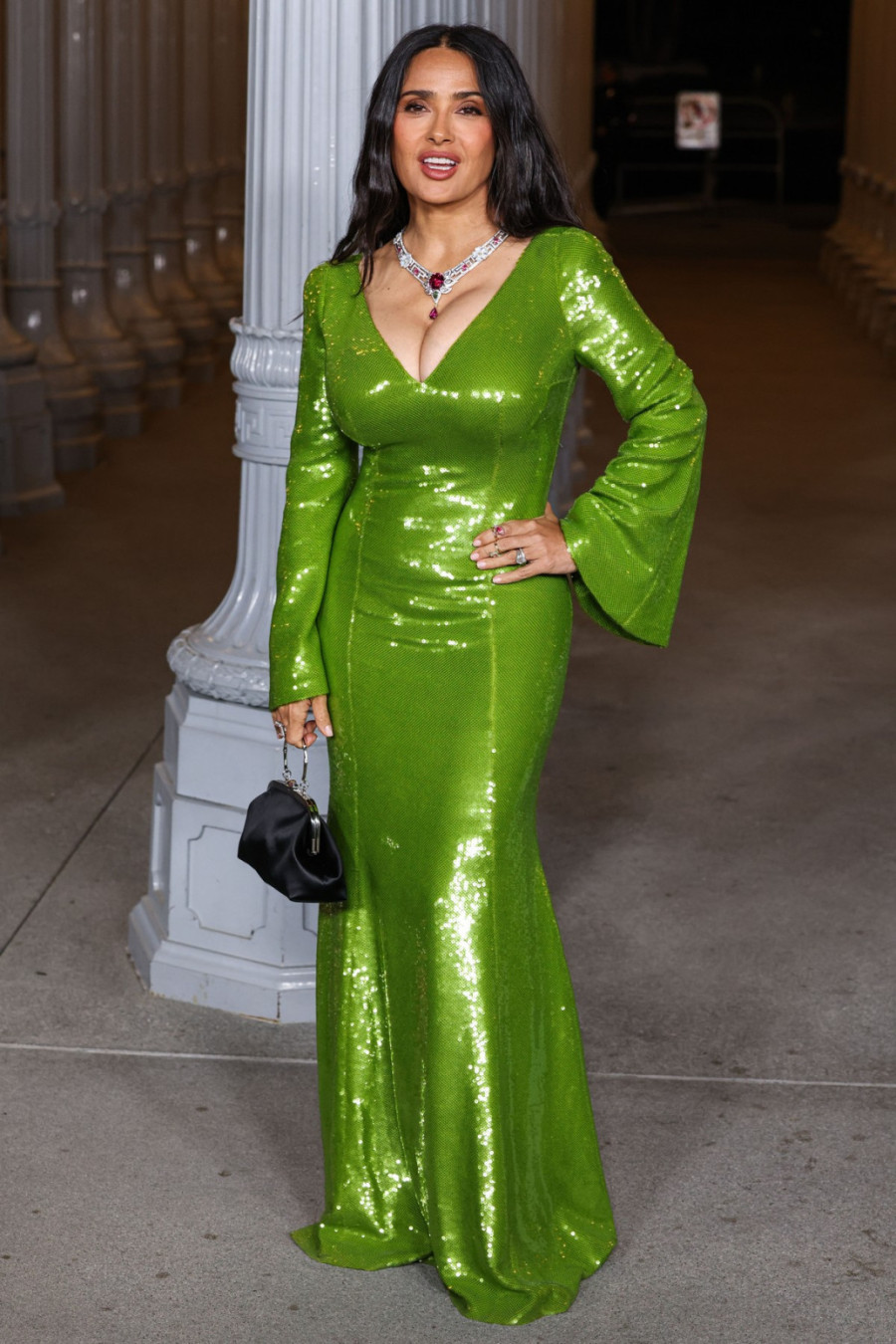 Najbujnije grudi Holivuda ne želi da sakrije: Zanosna Salma raspametila dekolteom FOTO