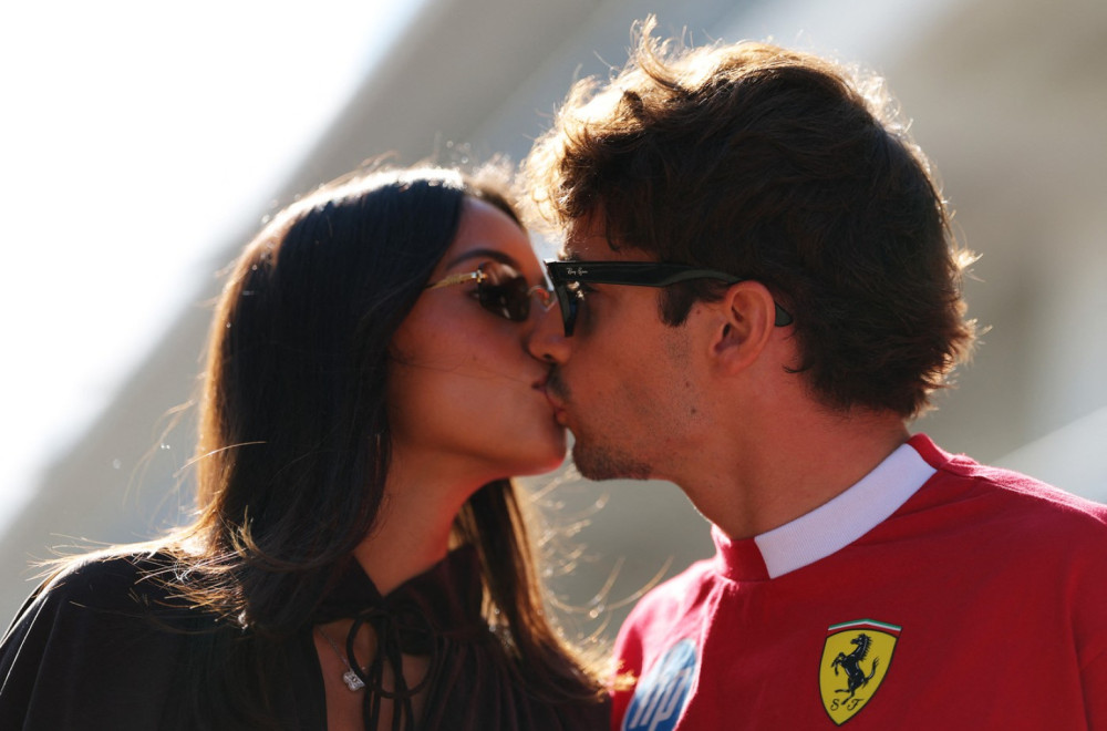 Vozač Formule 1 zaprosio devojku: Sve puca od romantike, a pažnju ukrao njegov pas FOTO