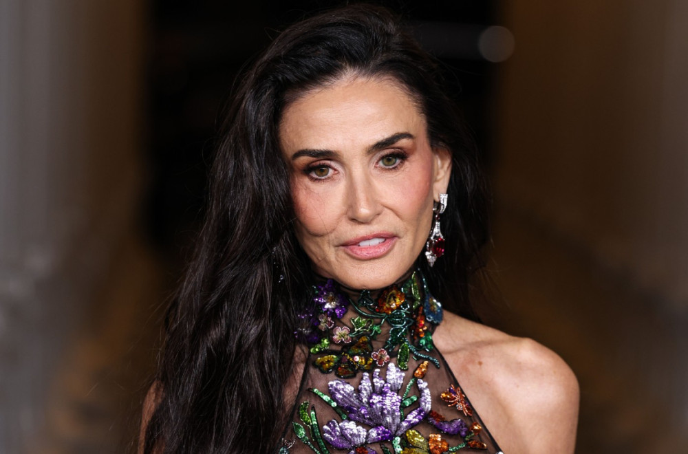 Gola haljina na otmen način i svi su pali – a niko ne primećuje nešto drugo FOTO