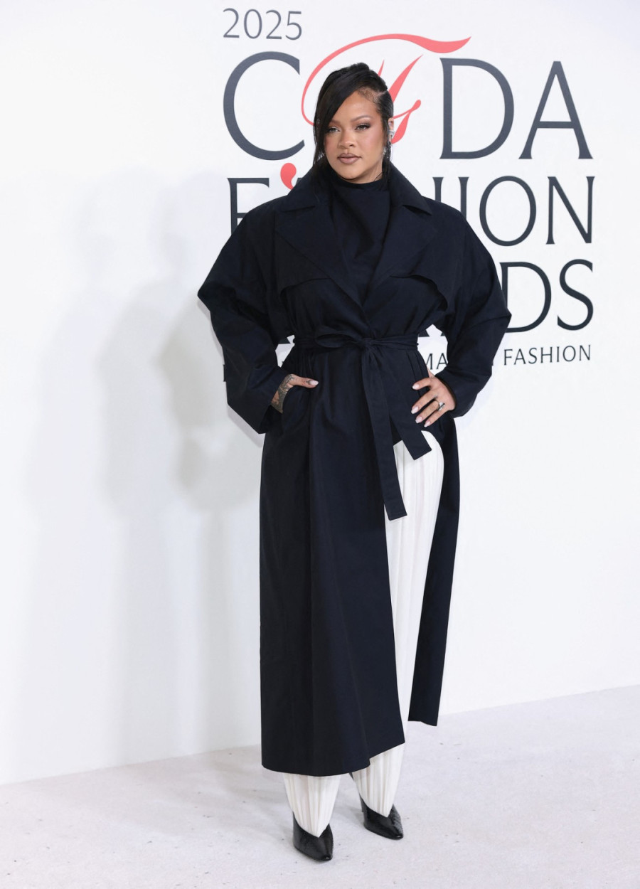 Tek se porodila i već je glavna tema: Niko ne može da nadmaši Rijanu FOTO