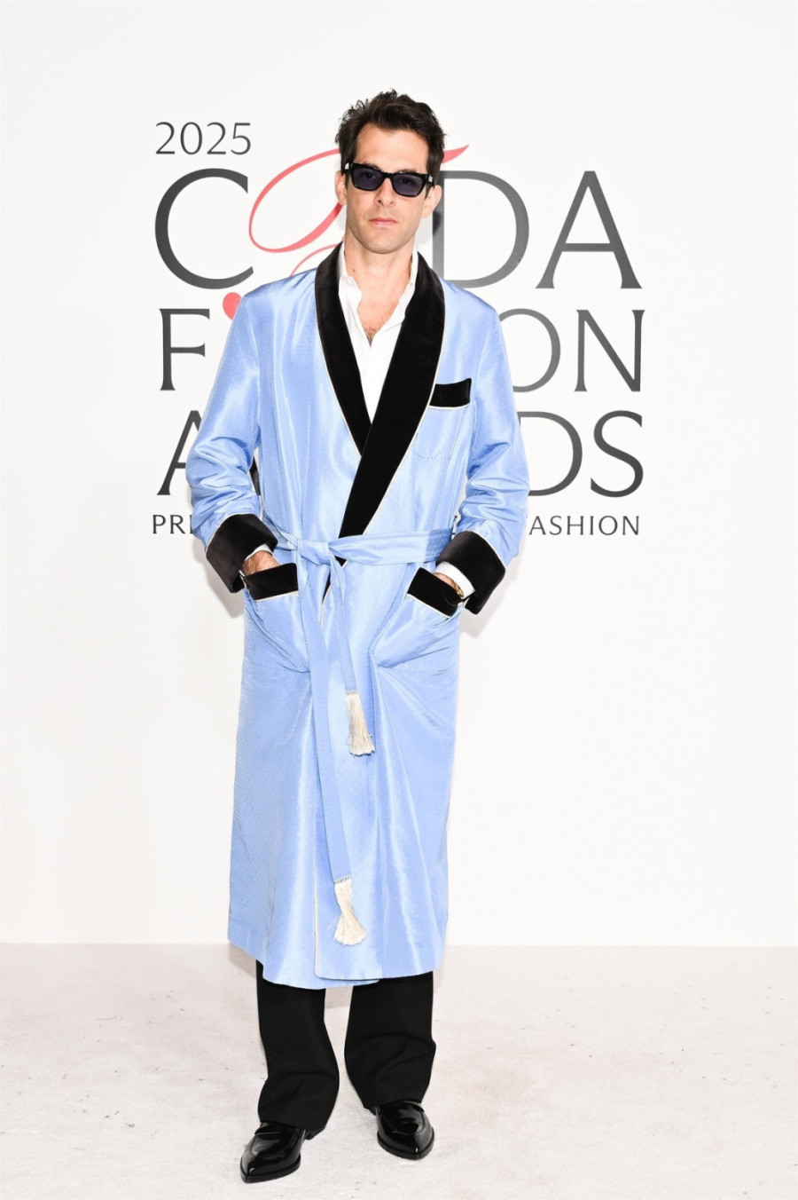 U bademantilu na crvenom tepihu? To može samo on FOTO