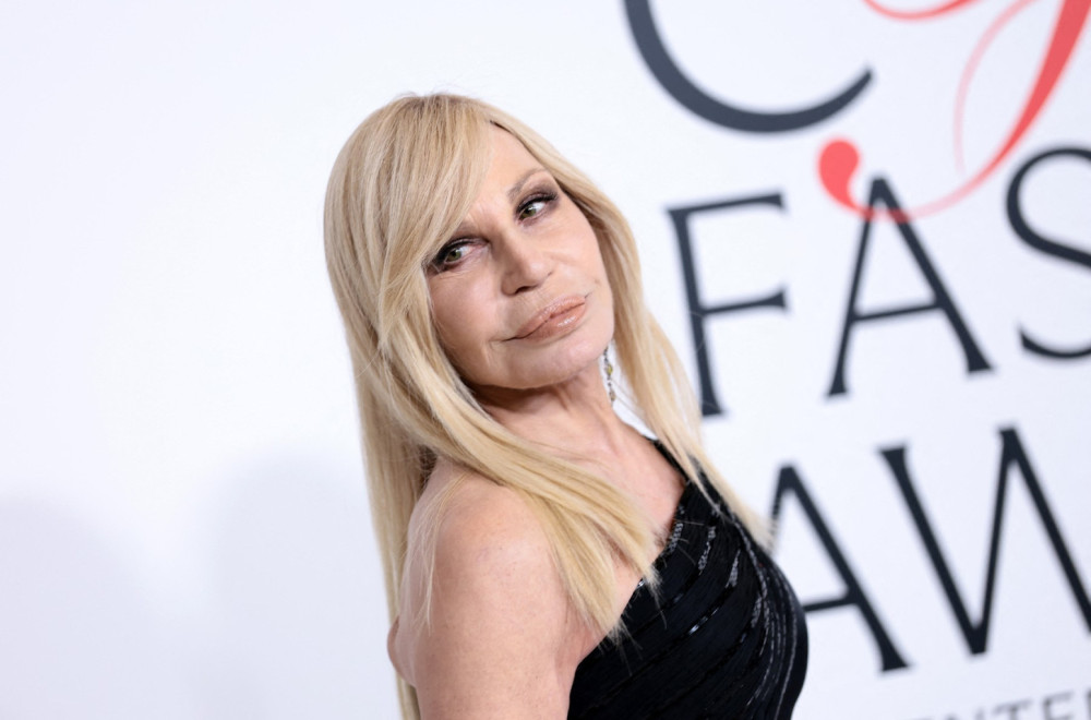 Opet ima novo lice, da li je ovo ona? Donatela više nije kraljica loših plastičnih operacija FOTO