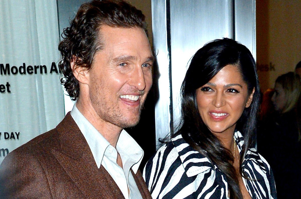 Holivudski šmeker pokazao isklesane trbušnjake u 6. deceniji: "Danas slavimo tebe" FOTO