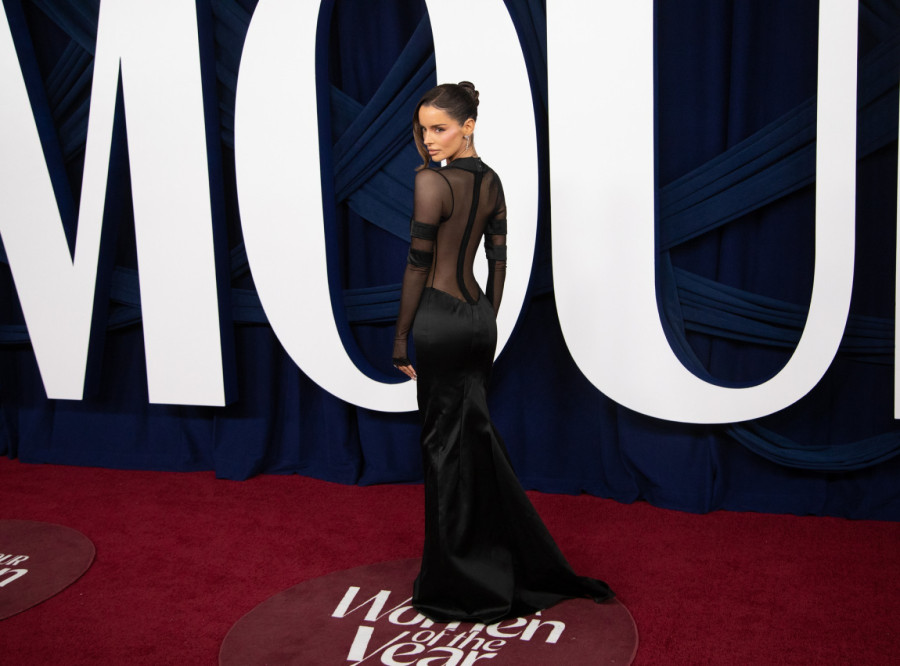 Vrela haljina jedva prekriva grudi: Najzgodnija Britanka nikad nije bila ovoliko seksi FOTO