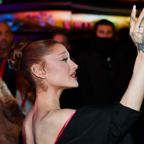 Kao lutka iz izloga: Neodoljivo izdanje pevačice koja danas "ne liči na sebe" FOTO