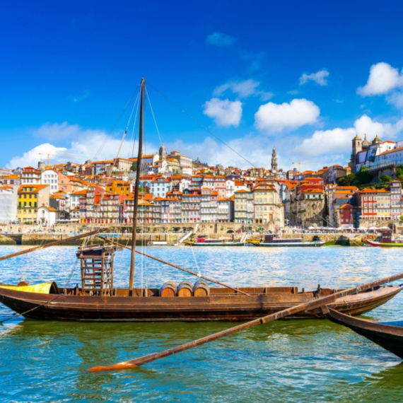 Tamo gde leto nikad ne prestaje: Poseta ovom gradu u novembru je pravi lek protiv zime