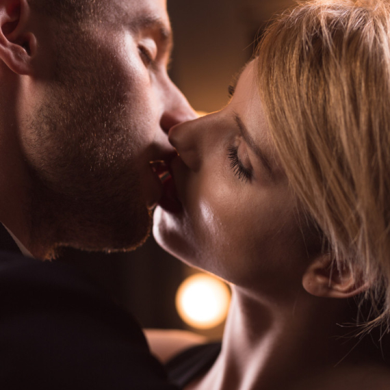 Prvi poljubac se nikad ne zaboravlja: Zašto ostavlja tako dubok trag u nama?