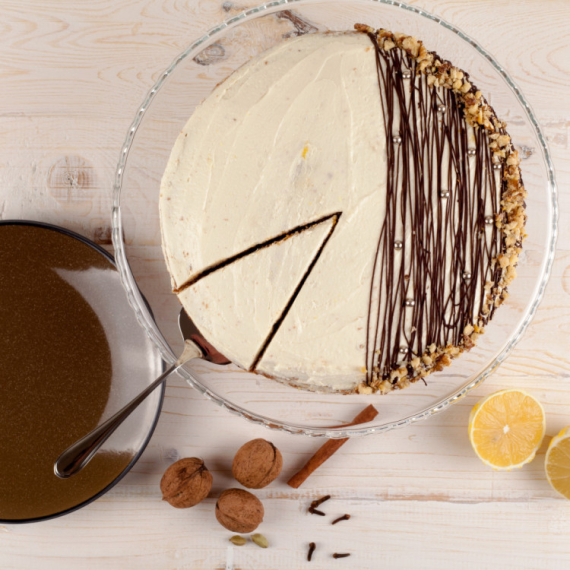 Najbrži kolač na svetu – gotov za 5 minuta: Bez pečenja, a sve imate kod kuće VIDEO