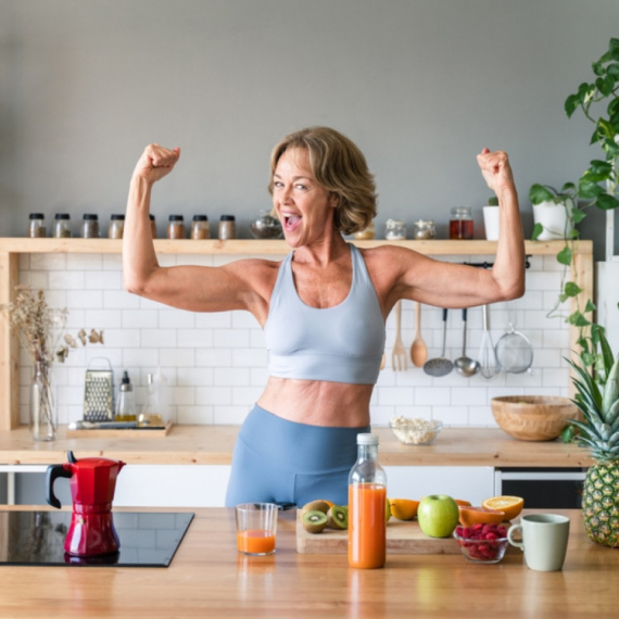 Čuvaju mišiće i kosti: Pet vežbi za žene nakon 60. godine VIDEO