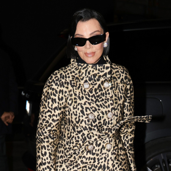 "Nova kraljica plastičnih operacija" proslavila 70. rođendan: Sva u crvenom priredila spektakl FOTO