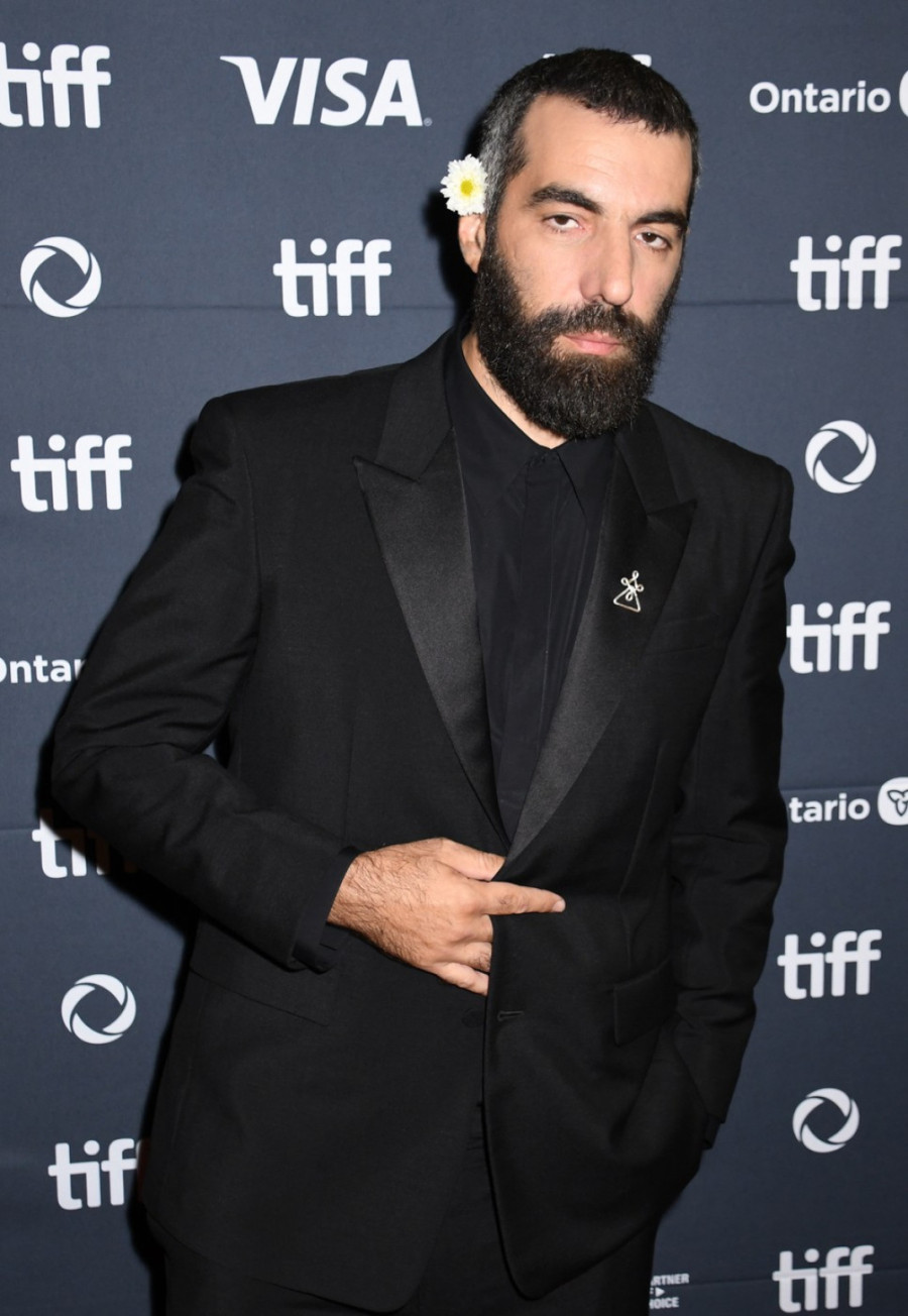 Nakon propalih ljubavi ljubi 10 godina starijeg: Uhvaćeni su na delu – tek da čujete ko mu je bivša FOTO