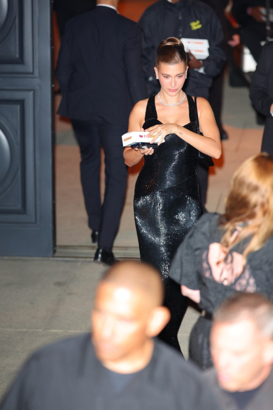 Zasenila je sve u najlepšem izdanju ikada: Lice je krila, ali dekolte nije FOTO